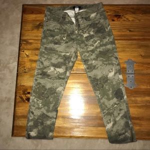 ❤️NWOT BDG Camo Zipper Ankle Jeans Size 26